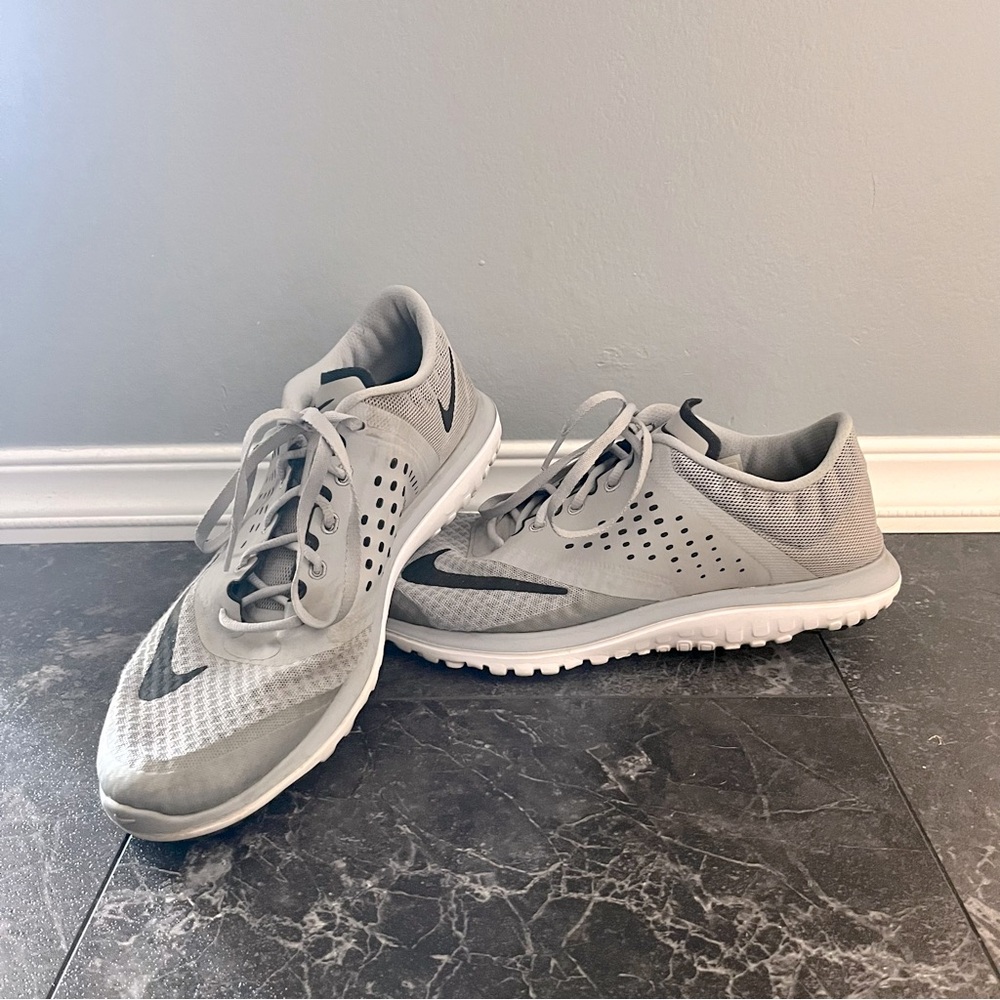 Men’s Nike FS Lite Run 2 size 9.5 GUC